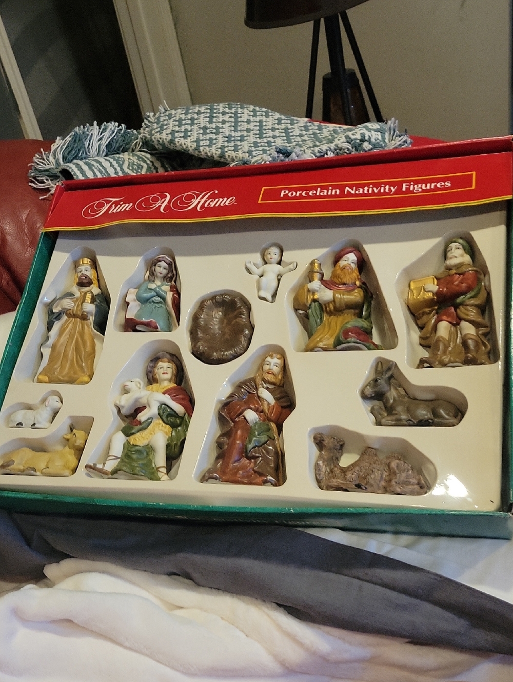 Trim A Home Nativity Figures.EUC/ 12 Pc. Porcelain